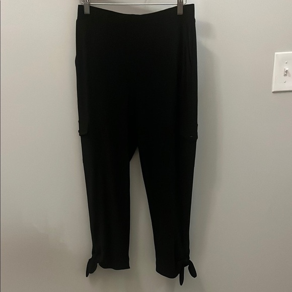 Joseph Ribkoff Pants Joggers NWT Bow Detail at Hem Black Size 4 Side Pockets - Picture 2 of 11